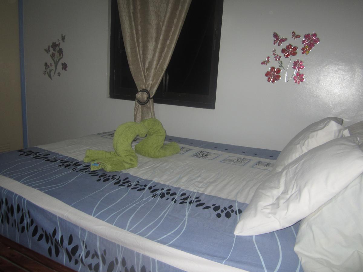 בוסואנגה Bella Louise Lodging House Bar And Resto מראה חיצוני תמונה